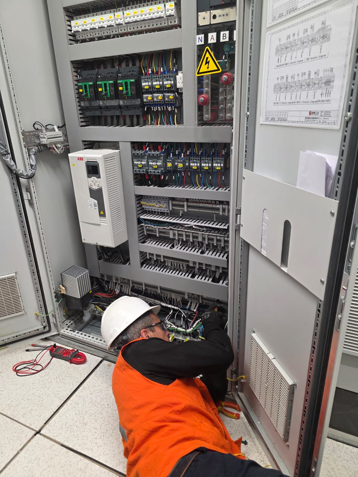 Verificación de tableros eléctricos en entorno minero – Proyecto Fénix, Rio Tinto